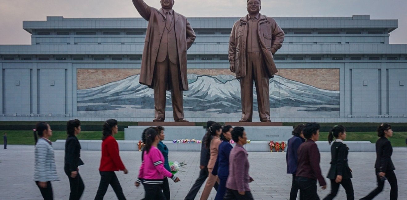 Pyongyang statues