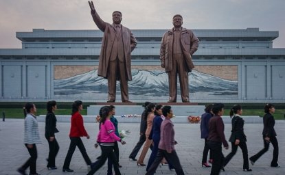 Pyongyang statues
