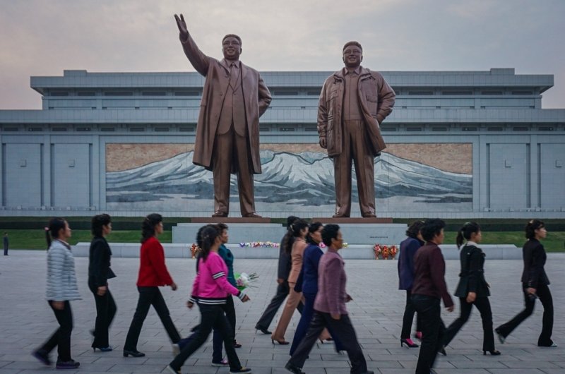 Pyongyang statues