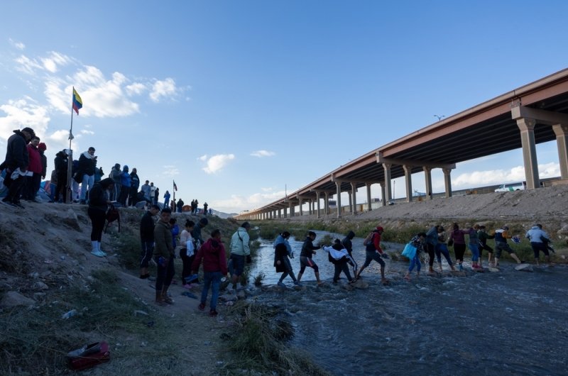 Migration crossing Us southern border