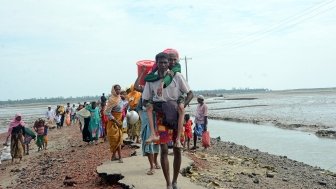 Thousands of Rohingya citizens fleeing from Myanmar are crossing the Bangladesh border at Teknaf and entering Rohingya camps, 2017, Cox's Bazar, Bangladesh.